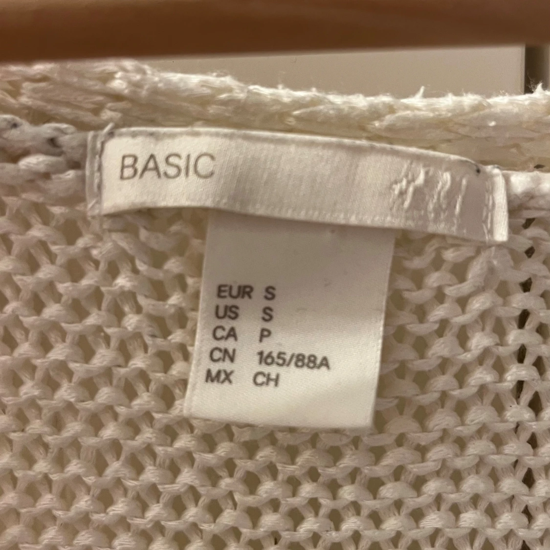 Vit stickad tröja med v-ringning - 3