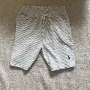 Ralph lauren shorts - Ralph lauren  linne shorts i mycket bra skick. Köpta i Tyskland, 