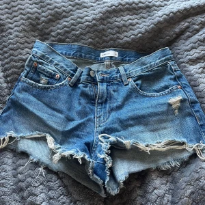 Shorts  - (Flyttrensning) Gina tricot shorts