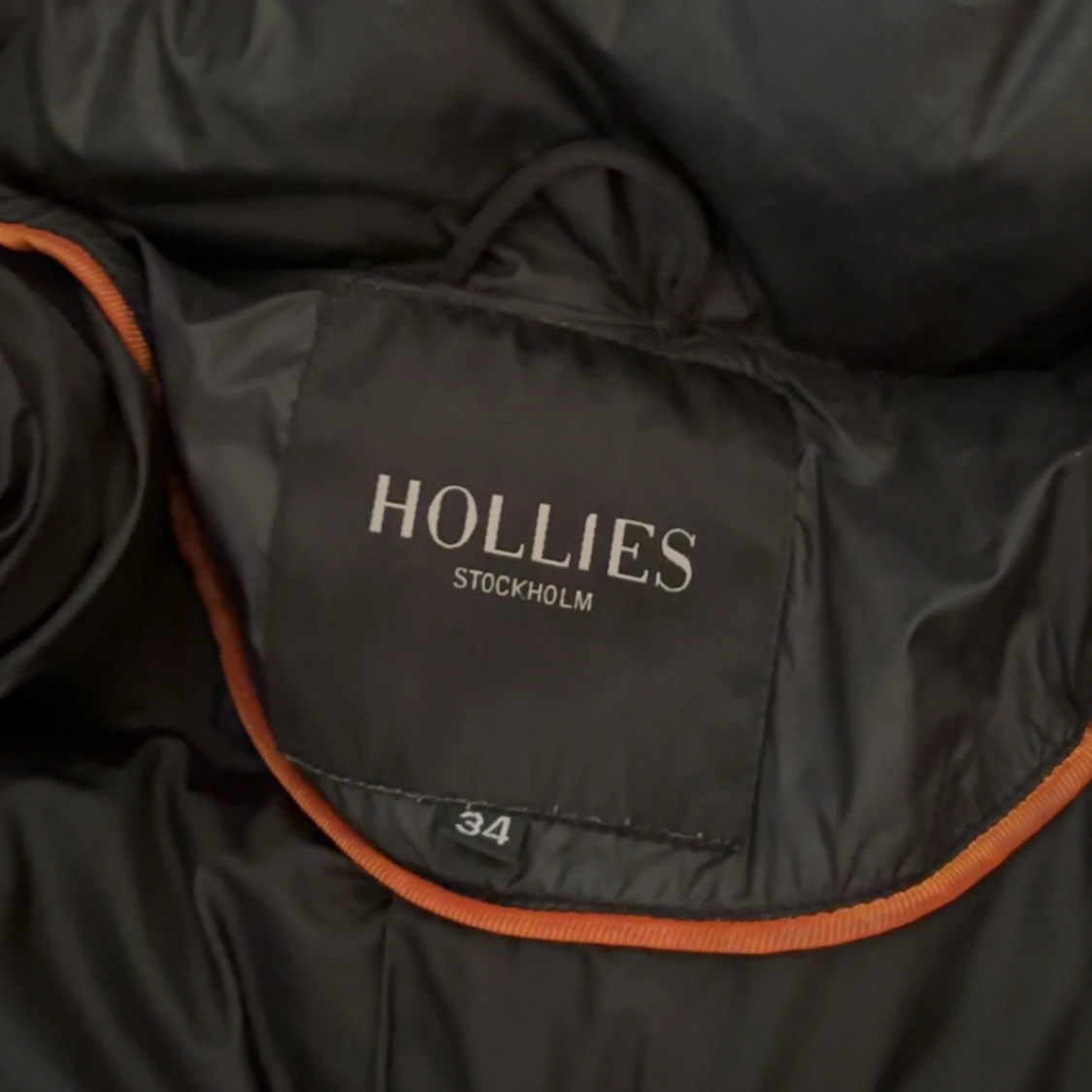 Svart dunjacka från Hollies - 2