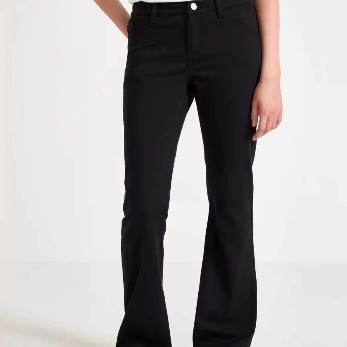 Svarta bootcut jeans från Lindex