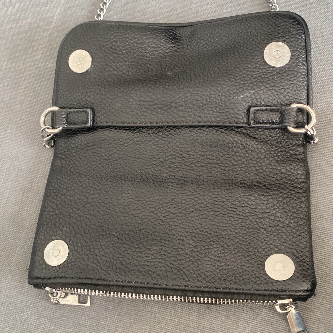 Svart axelväska med kedja - 2