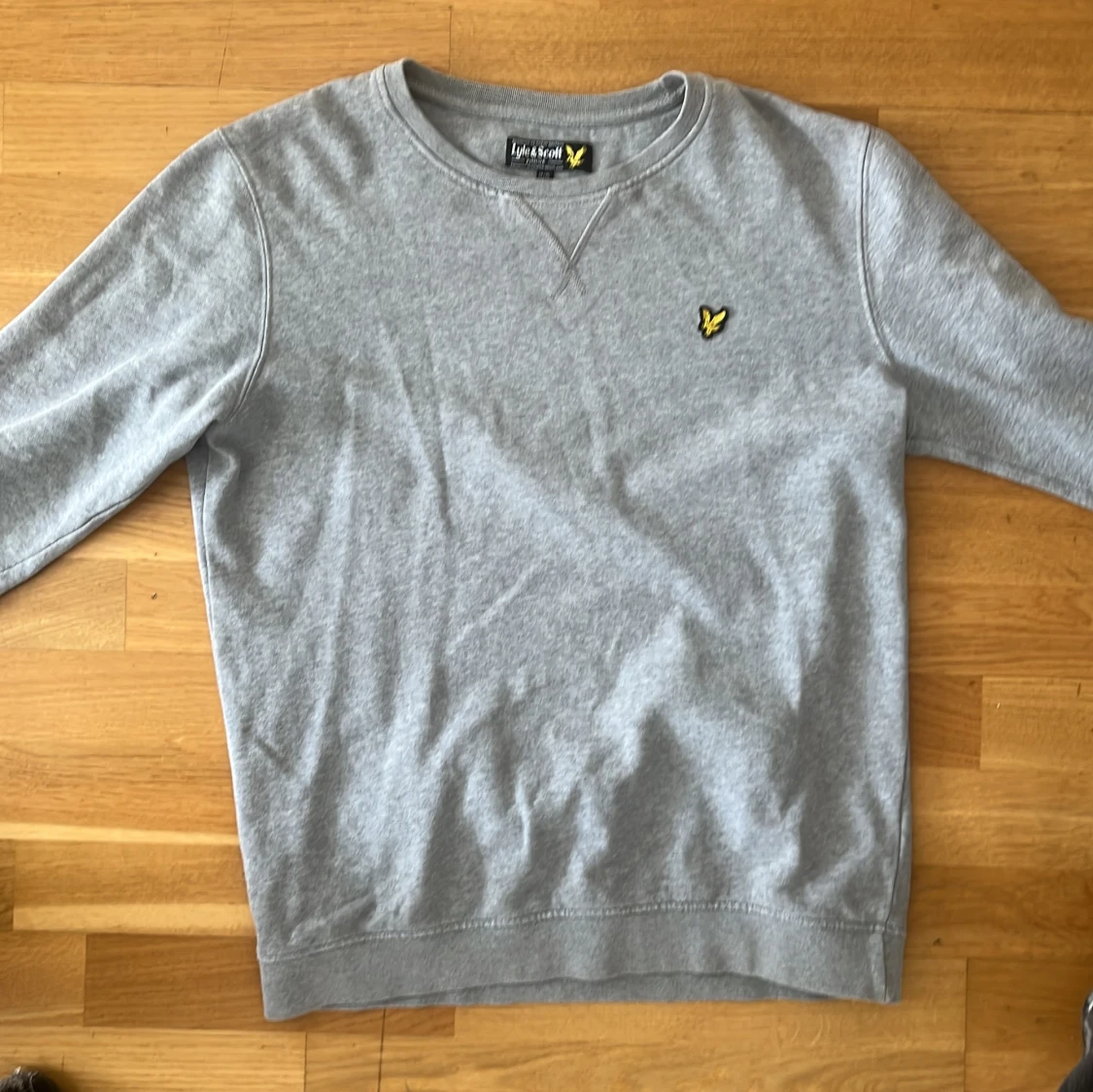 Grå sweatshirt från Lyle & Scott