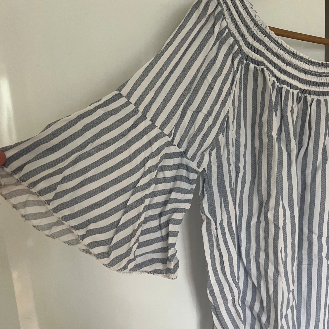 Randig offshoulder blus - 1