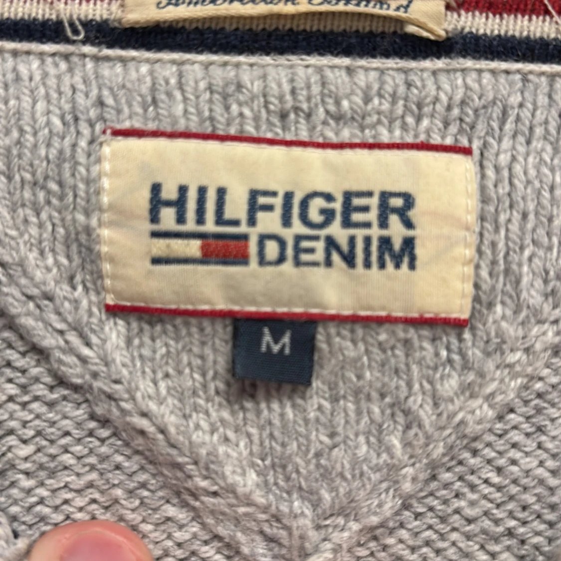 Grå stickad tröja från Hilfiger Denim - 2
