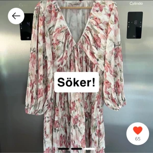 Blommig klänning med v-ringning - Söker denna klänning i xs/xxs!