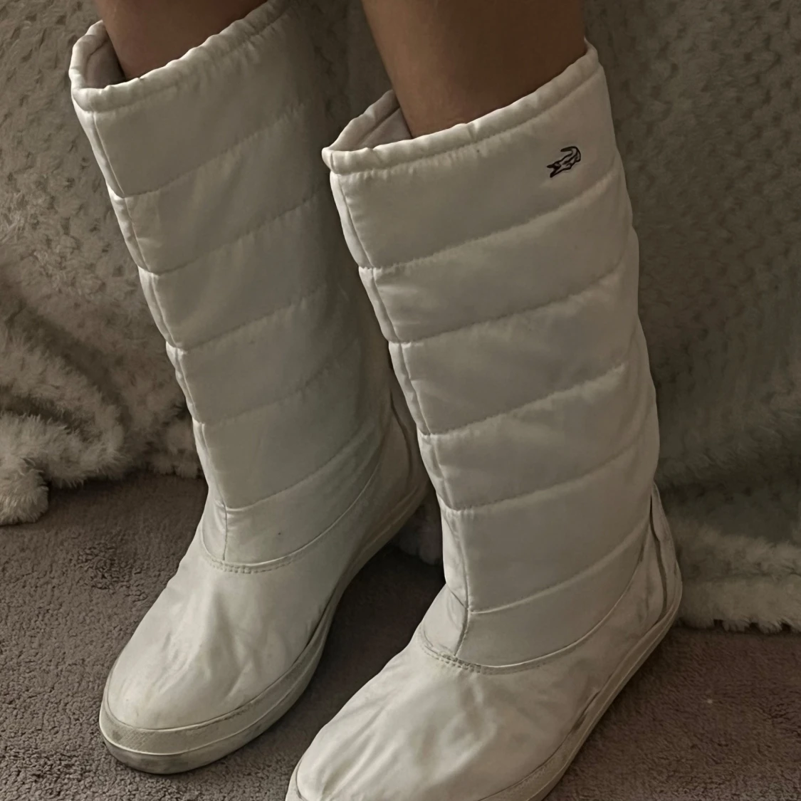 Vita quiltade stövlar från Lacoste - 1