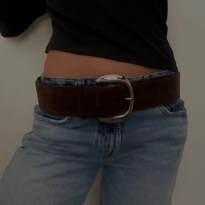 Coolt bälte  - Säljer nu detta coola mocka bältet. 115cm passar xs-l!