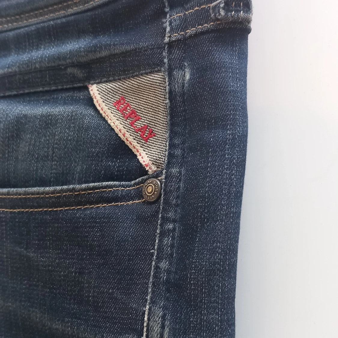 Mörkblå jeans från Replay - 2