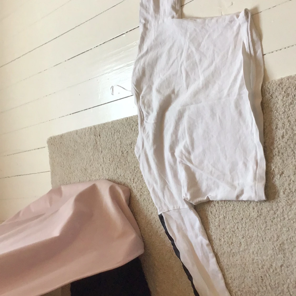 Vit långärmad tröja med svarta detaljer - 4