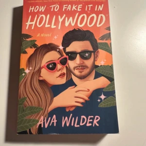 How to Fake it in Hollywood - Aldrig läst, i mycket fint skick🩷