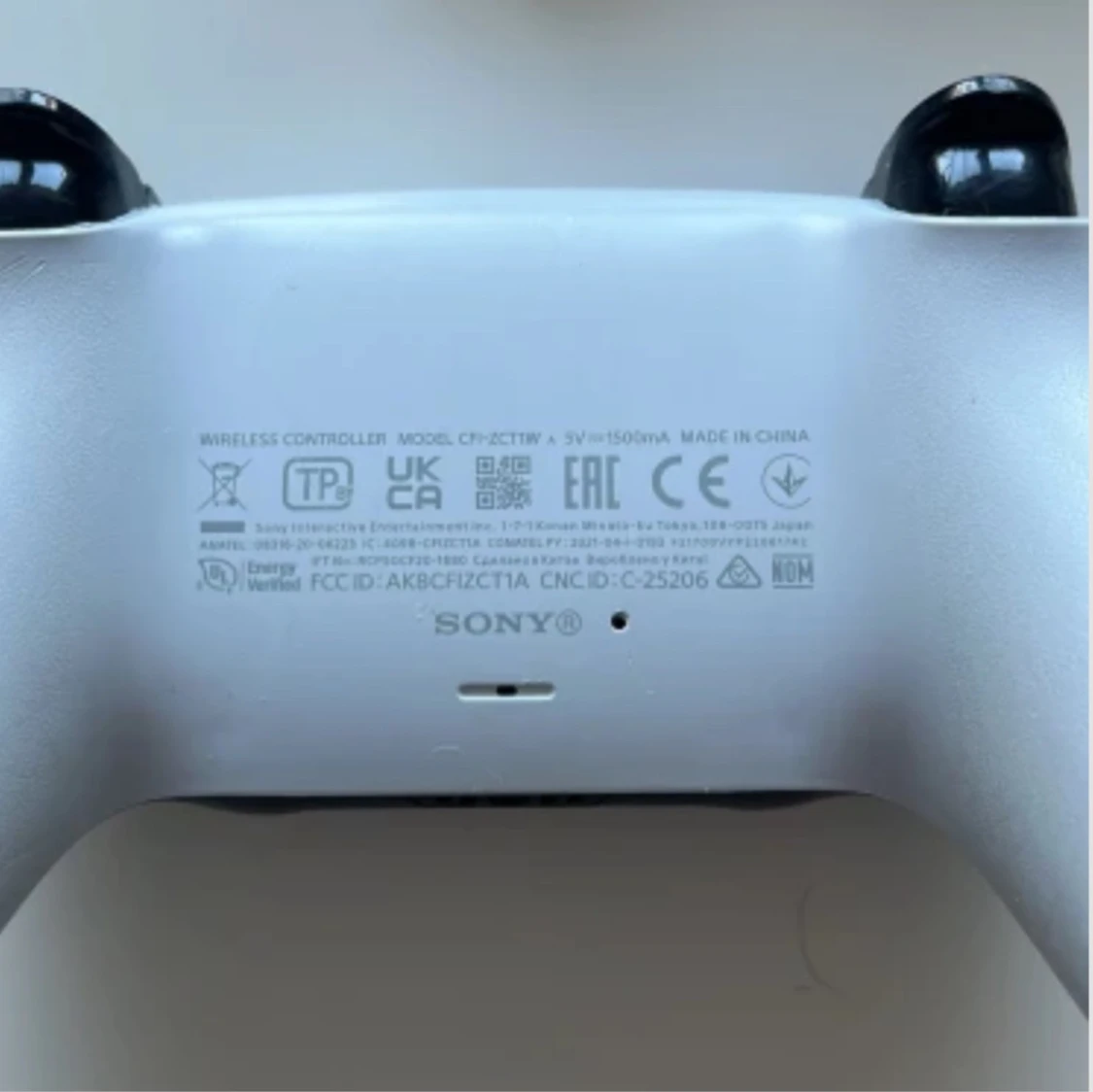 Två trådlös handkontroll ps5.   - 2