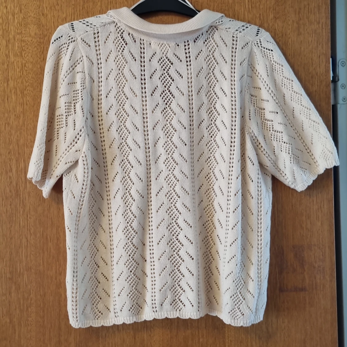 Beige stickad pikétröja Holly & Whyte - 1