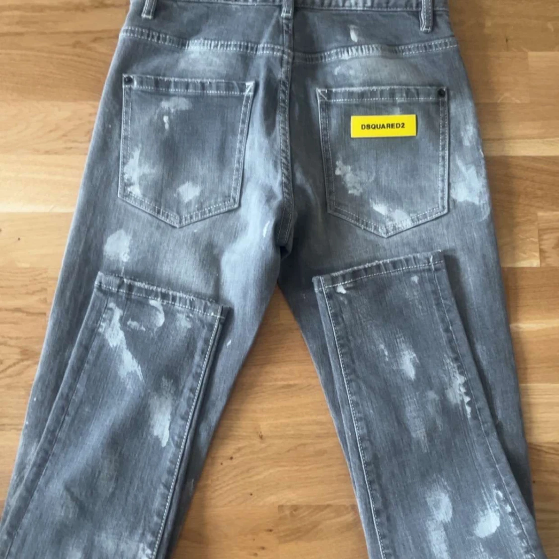 Grå Dsquared2 jeans med slitningar  - 3