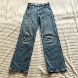 Baggy jeans strl: xs - Baggy jeans i storlek xs. Från KARVE, bra skick