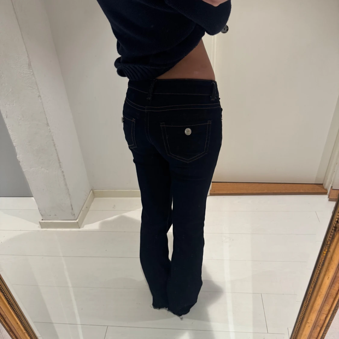 Mörkblå bootcut jeans med låg midja - 3