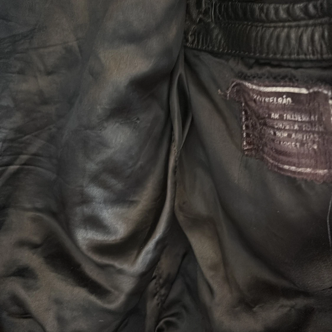 Svart läderjacka från Petroff - 3