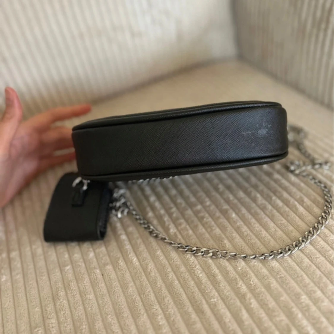 Svart axelväska med kedja från By Malene Birger - 3