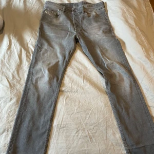 Diesel jeans - Hej! Säljer dessa underbara och bekväma jeans! Köpte jeansen i fel storlek och har aldrig använt dem sen jag pröva de, jeansen sitter bra och är slim fit, svarar snabbt om du vill köpa! ( snabb affär pls )