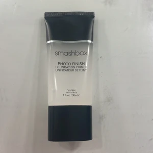 Smashbox photo finish primer - Säljer min Smashbox photo finish primer då den ej används. Endast använd två gånger, nästan som ny. Nypris 319kr 