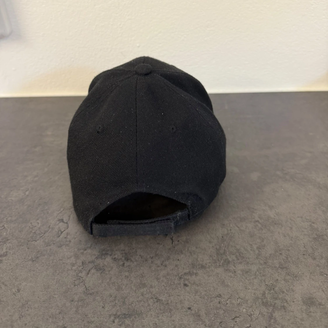 Svart klassisk keps i bomull - 1