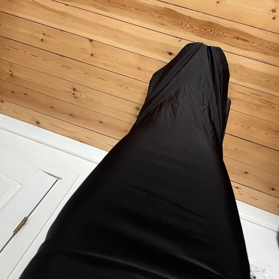 Svart långkjol i stretchigt material - 2