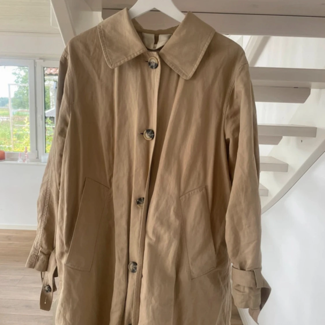 Beige trenchcoat, arket