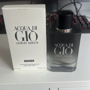 Acqua di Giò Parfum 75ml Armani - Acqua di Giò Parfum från Giorgio ny pris ligger denna på runt 1000 lappen. Den är självklart äkta och dessutom oanvänd. Den e fräsch och dunder för skola, dejt, fest eller utegångar. 
