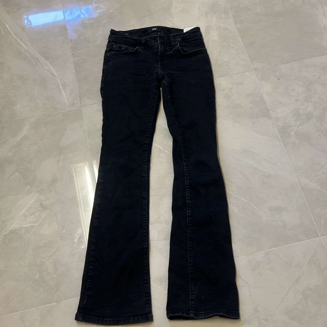 Svarta bootcut jeans från LTB
