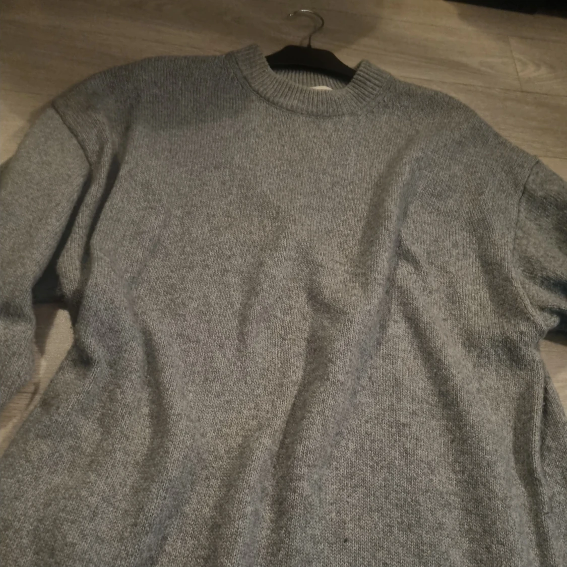 Grå stickad klänning från H&M - 3