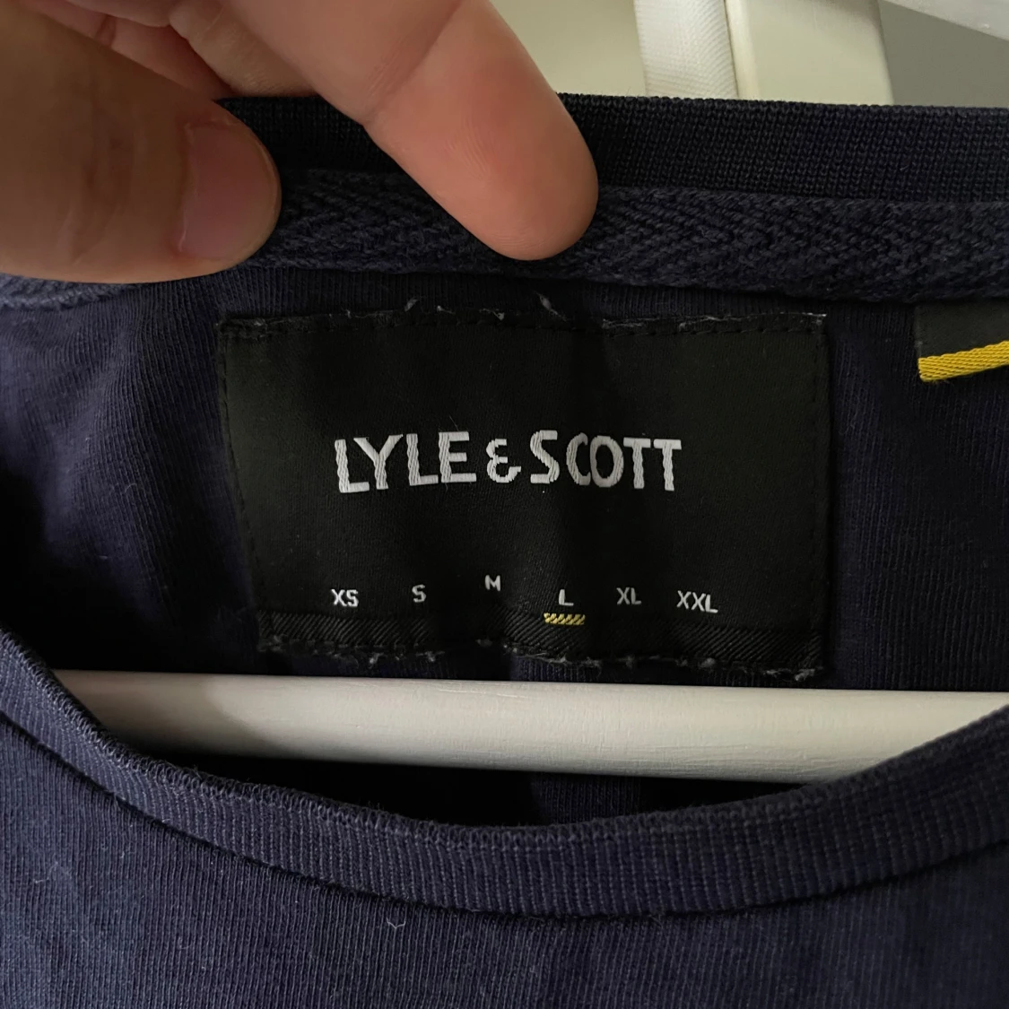 Mörkblå t-shirt från Lyle & Scott - 1