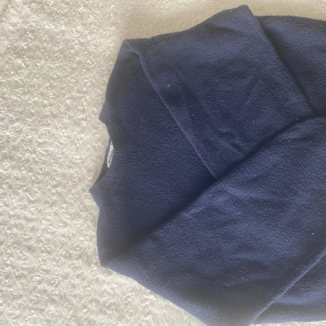 Mörkblå stickad tröja Weekday