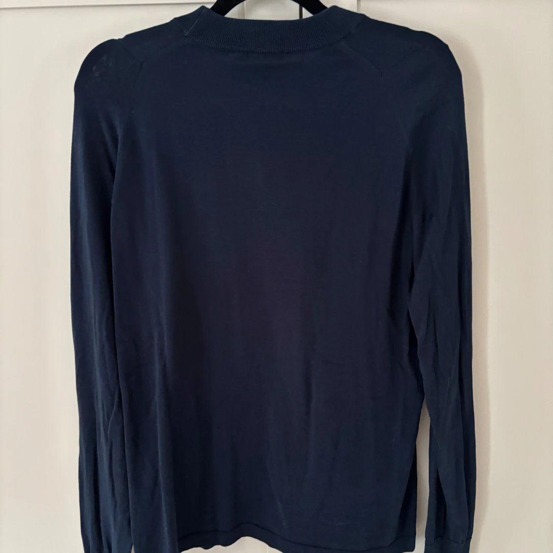 Mörkblå tröja från J.Lindeberg - 1