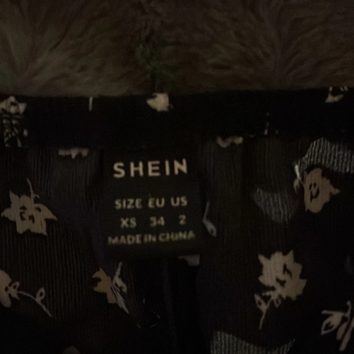 Svart blommig kortklänning från SHEIN - 2