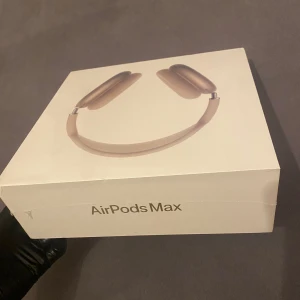 Air^Pods^MAX - Helt ny och priset kan diskuteras!