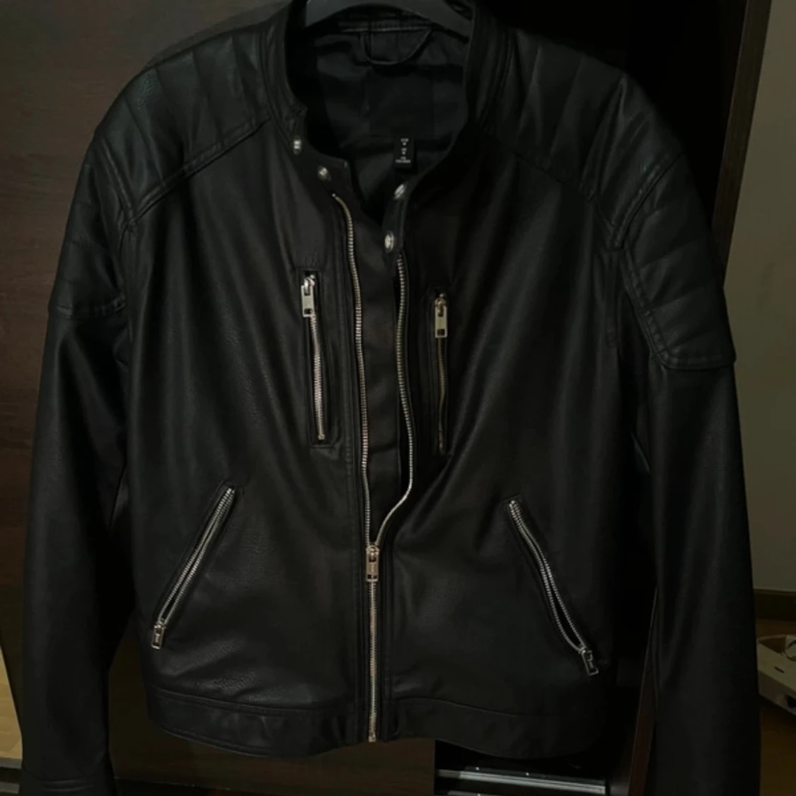 Svart skinnjacka  - 1
