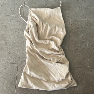 Zara topp - Topp från zara, slutsåld va ja vet, kan gå ned i pris vill bara lägga ut för 150 så de blir gratis frakt🤗😇