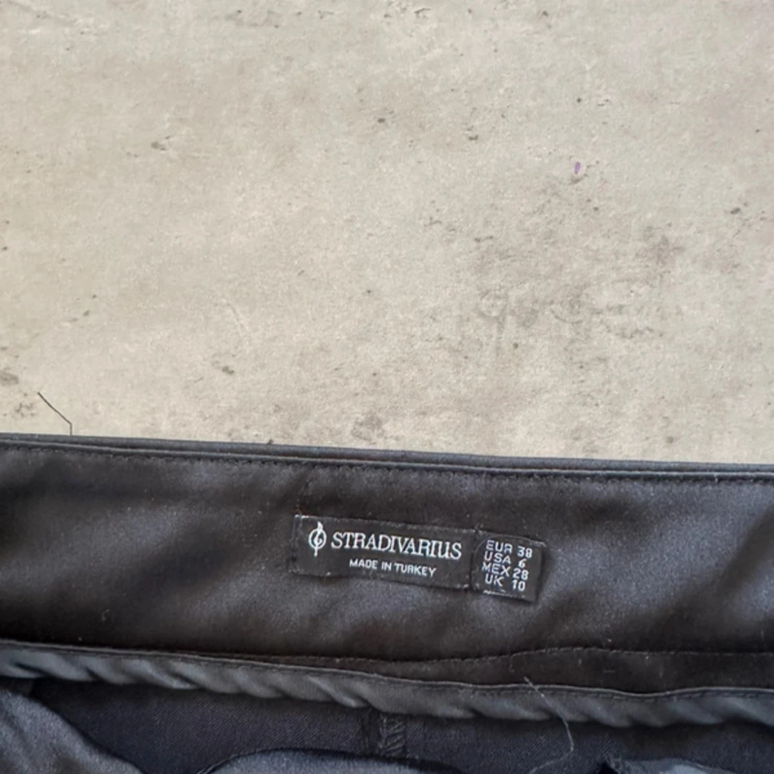 Svarta cargobyxor från Stradivarius - 2