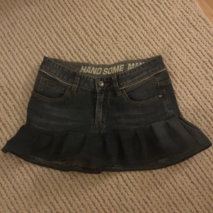 Volang jeanskjol - Egensydd jeanskjol med coola detaljer🩵🩵pris kan diskuteras