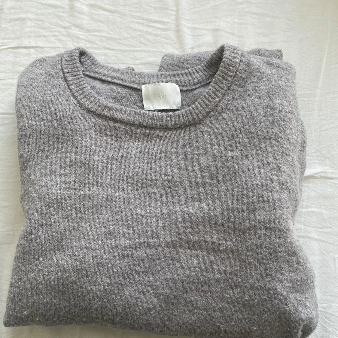 Grå stickad tröja - 2
