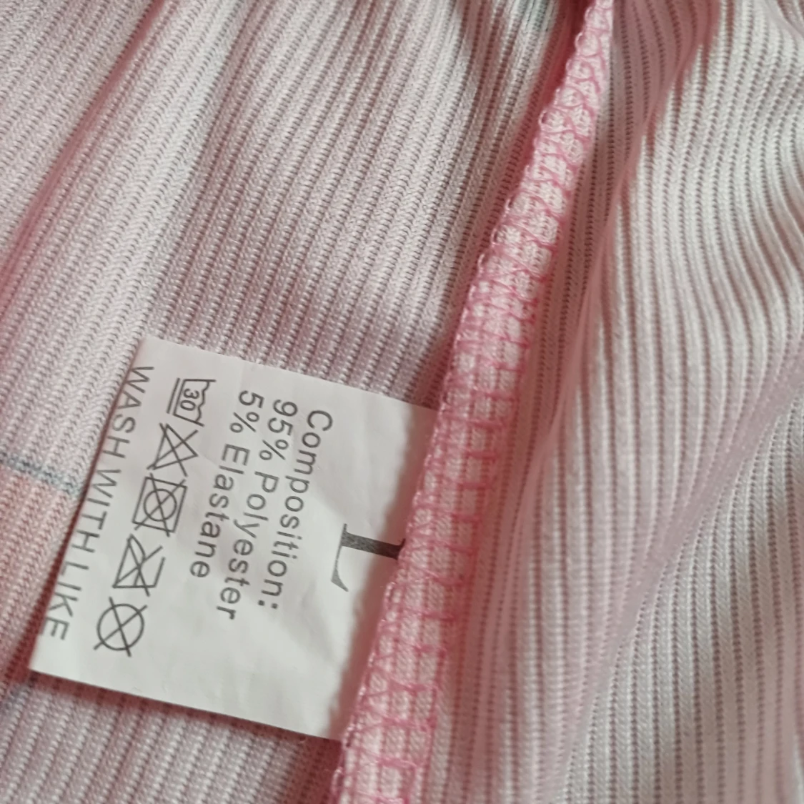 Rosa ribbad pyjamas med jordgubbsmönster - 4