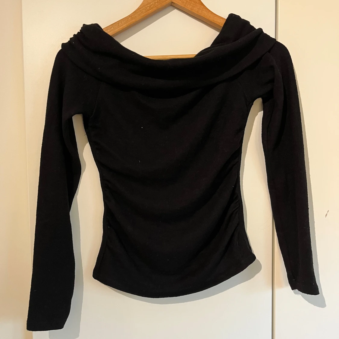 Svart off-shoulder topp från New Yorker - 1