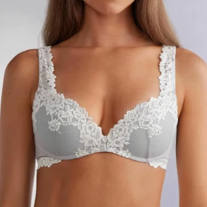 grå intimissmi bh - grå intimissmi bh. andvänd ca 5 gånger