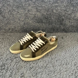 Söker!!! Saint Laurent skor! - Skriv till mig om du har dom här köper gärna! Så kommer vi överens om ett pris