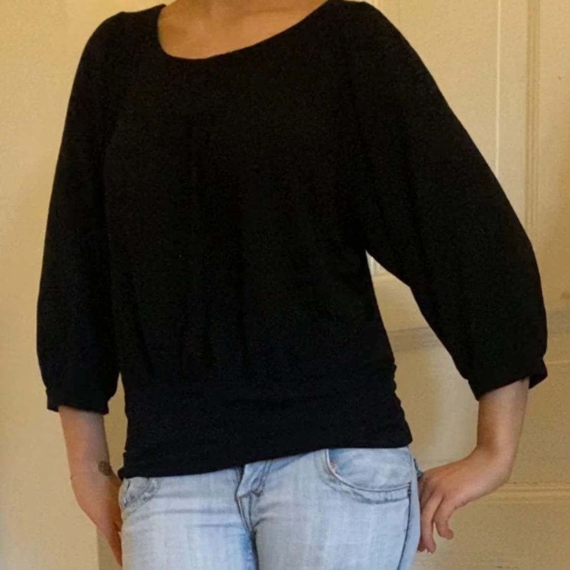 Svart tröja med trekvartsärm - 1