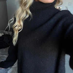 Svart stickad polotröja - Polo tröja från hm