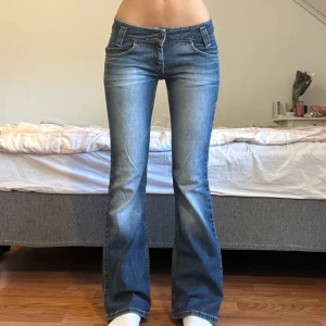 Lee Jeans  - Midjemått: 36cm, innerbenslängd: 78cm 💖