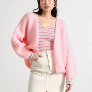 Rosa stickad kofta - Superfin rosa stickad kofta! Nypris 399