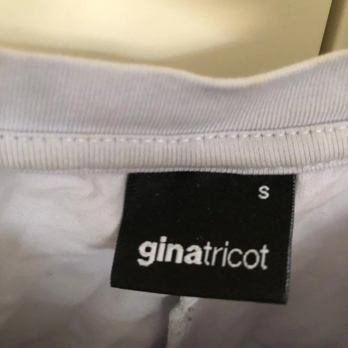 Ljusblå croppad topp från Gina Tricot - 2