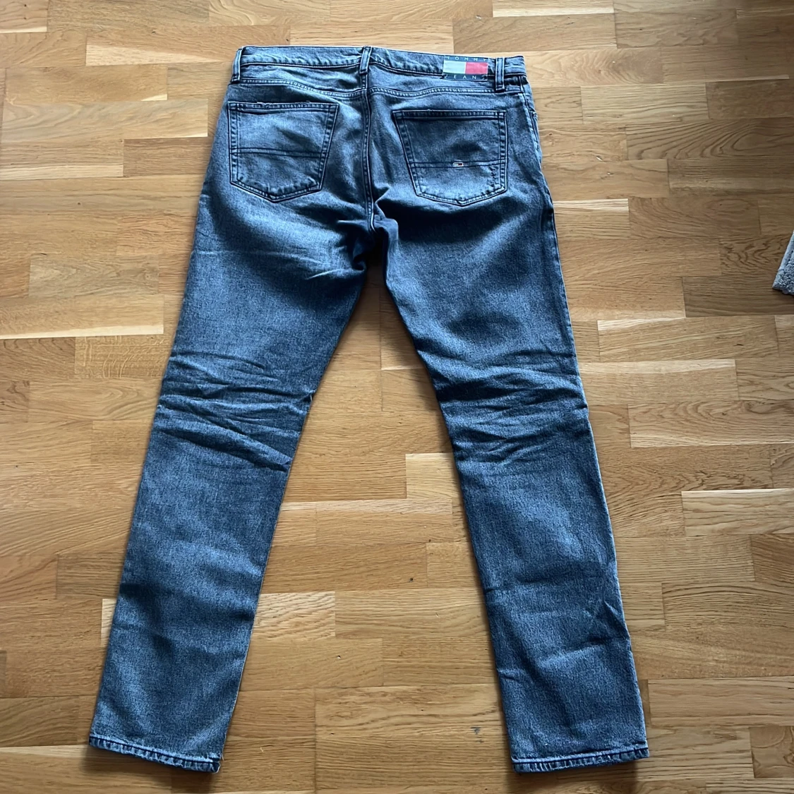 Grå jeans från Tommy Jeans - 1
